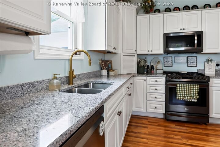 Property Photo:  400 Mulberry Street  WV 26164 
