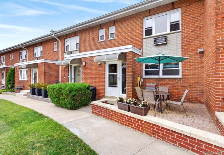 Property Photo: 671 Pelham Road D9 NY 10805