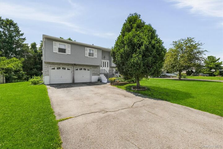 Property Photo:  41 Keats Drive  NY 12553 