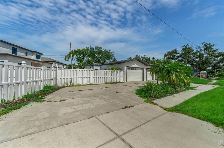 Property Photo:  850 Rafael Boulevard NE  FL 33704 