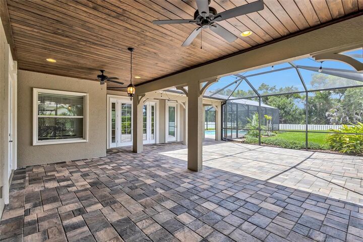 Property Photo: 1436 Hickory View Circle FL 34219
