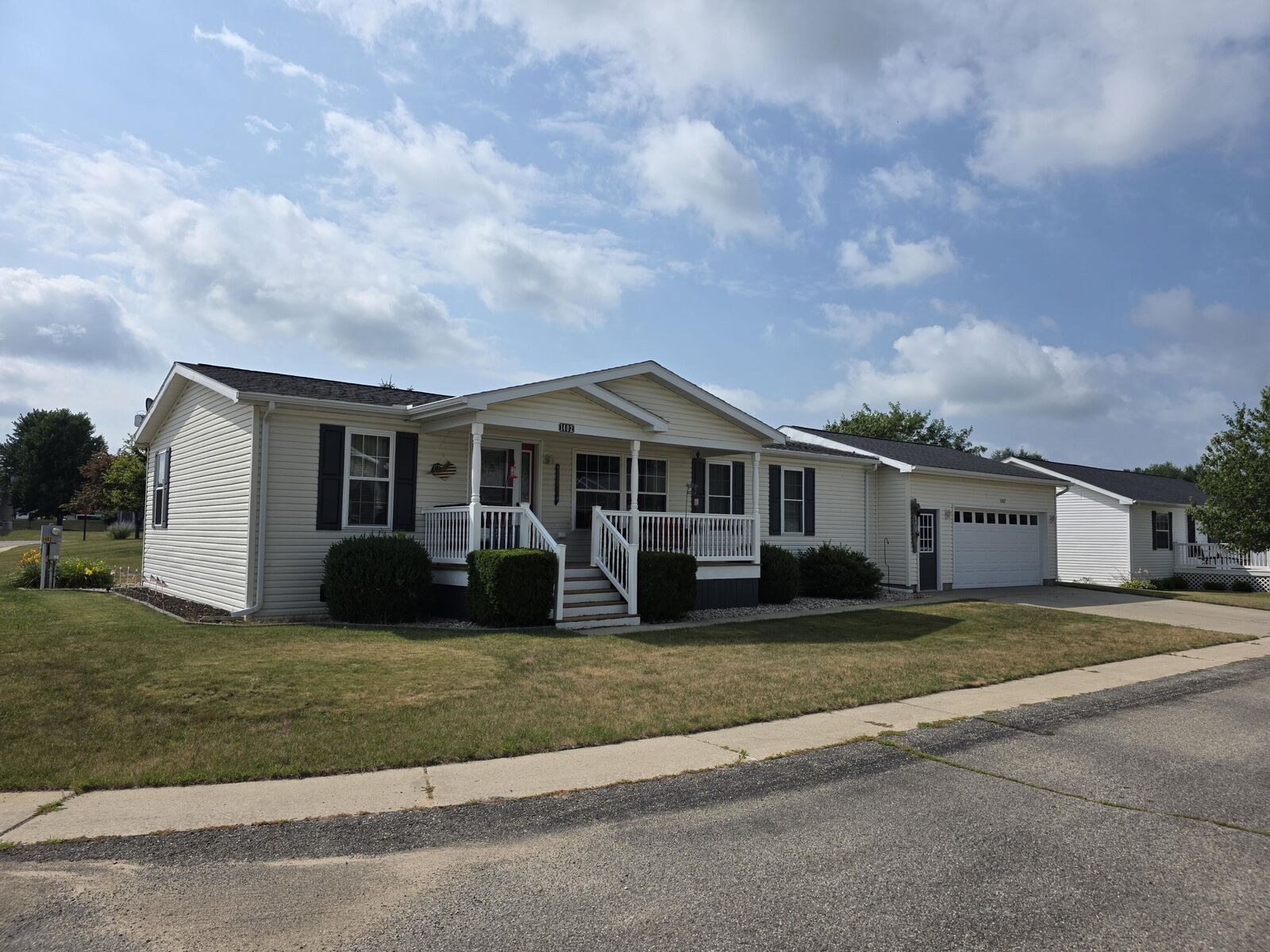 Property Photo: 1402 Westwind Lane MI 49412