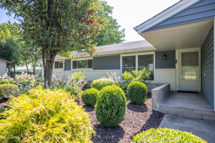 Property Photo: 6183 N River Drive IL 61061