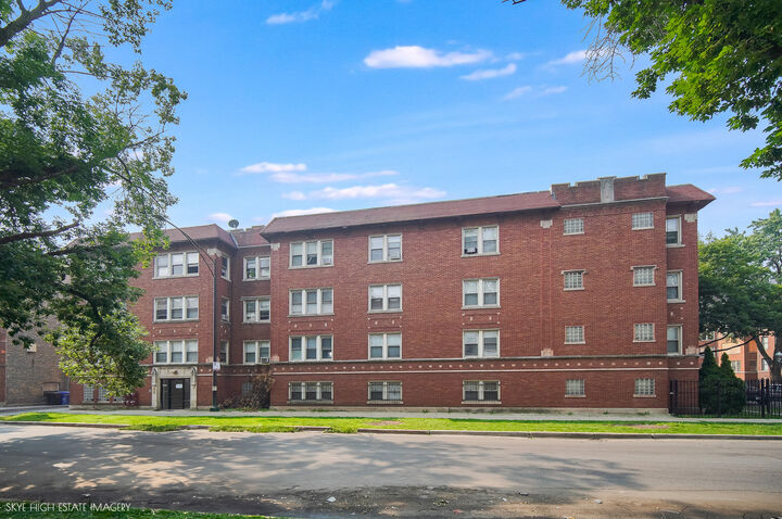 Property Photo: 2511 E 76th Street 3 IL 60649