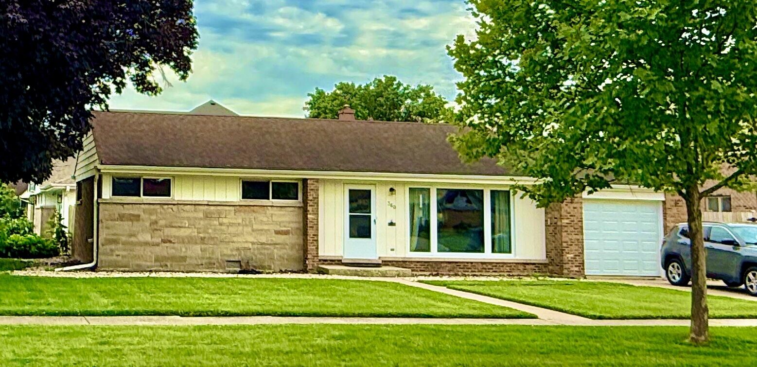 Property Photo: 360 W Fremont Avenue IL 60126