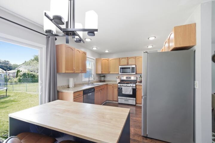 Property Photo:  549 Arthur Drive  IL 60013 