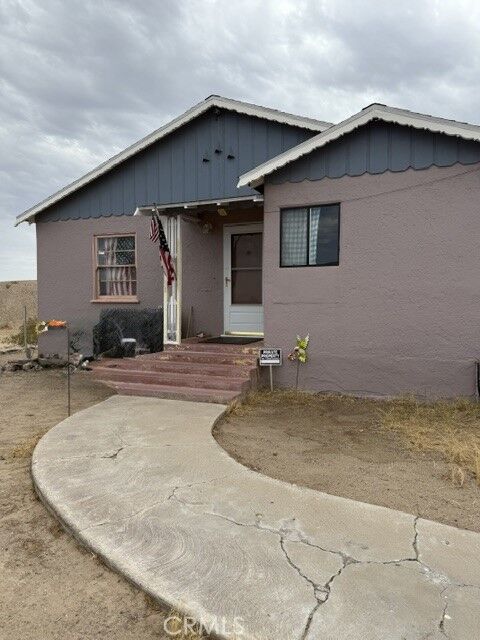 Property Photo: 313 Desnok CA 92363