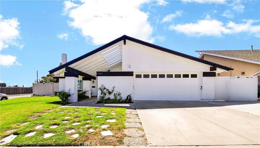 Property Photo:  4741 Via Del Rancho  CA 92886 