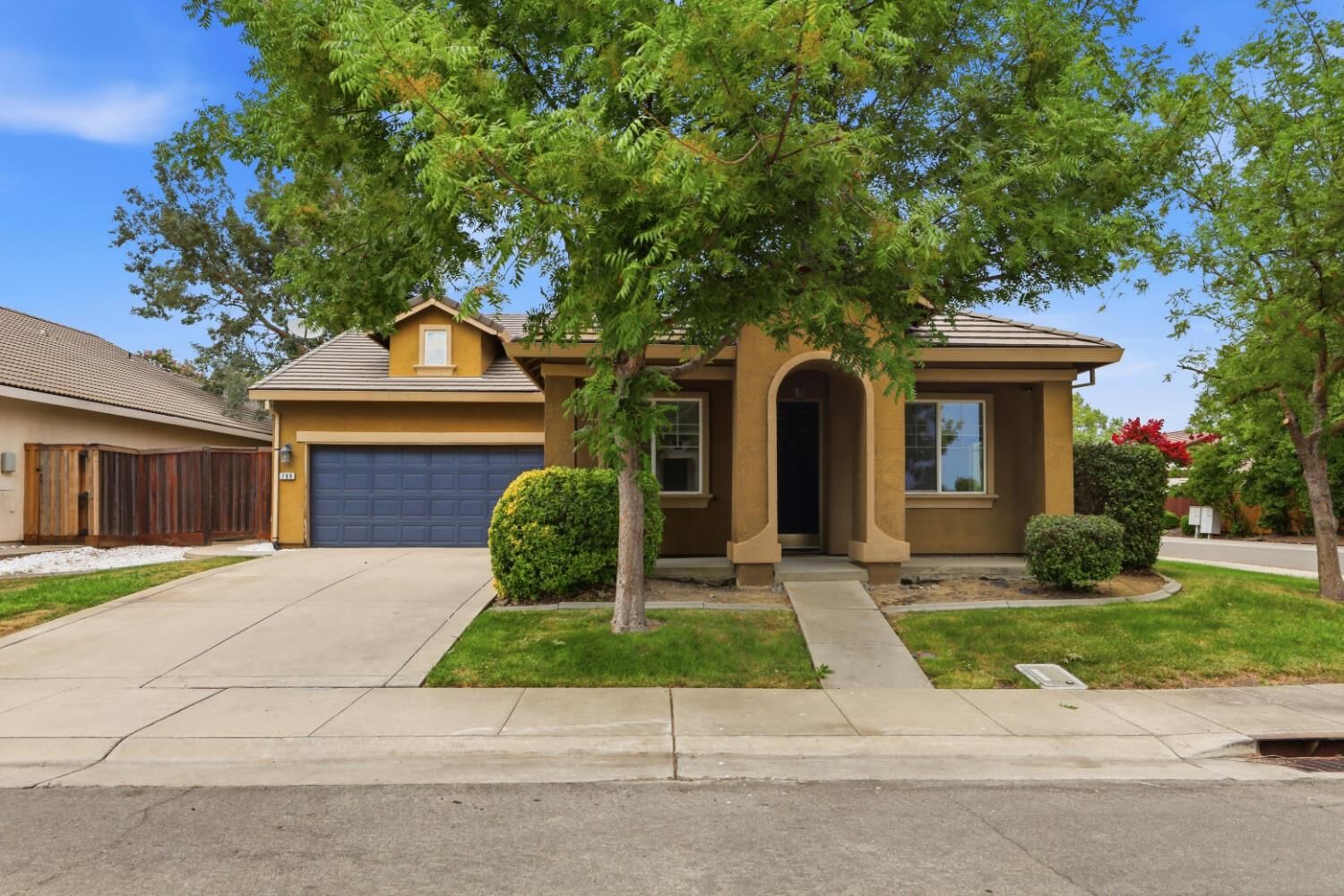 Property Photo: 789 Alcantar Circle CA 95834