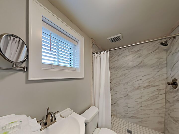 Property Photo: 156 Matts Way FL 32459