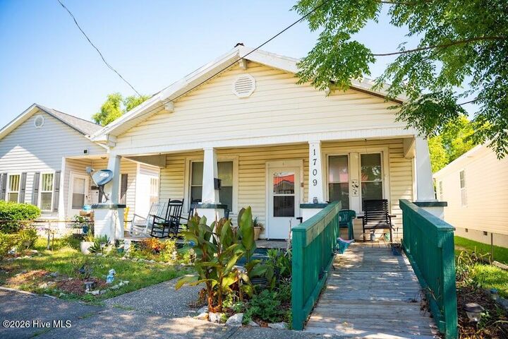 Property Photo:  1709 Queen Street  NC 28403 