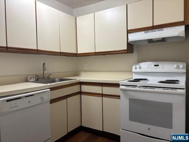 Property Photo:  117 Treetop 61  NJ 07403 