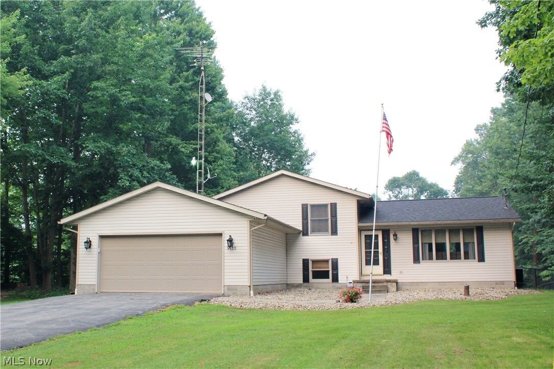 Property Photo: 9555 S Salem Warren Road OH 44460