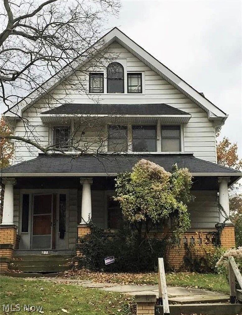 Property Photo:  1842 Mannering Road  OH 44112 