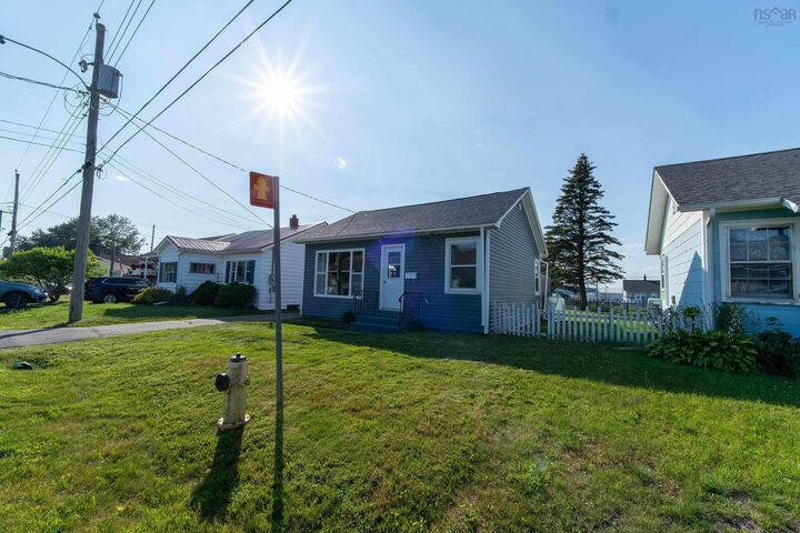 Property Photo:  5 Edgewood Avenue  NS B4H 1K6 