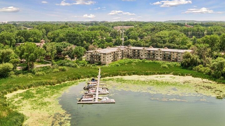 Property Photo:  1304 W Medicine Lake Drive 320  MN 55441 