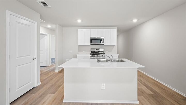Property Photo: 4117 Woodhill Bend Drive TX 76036