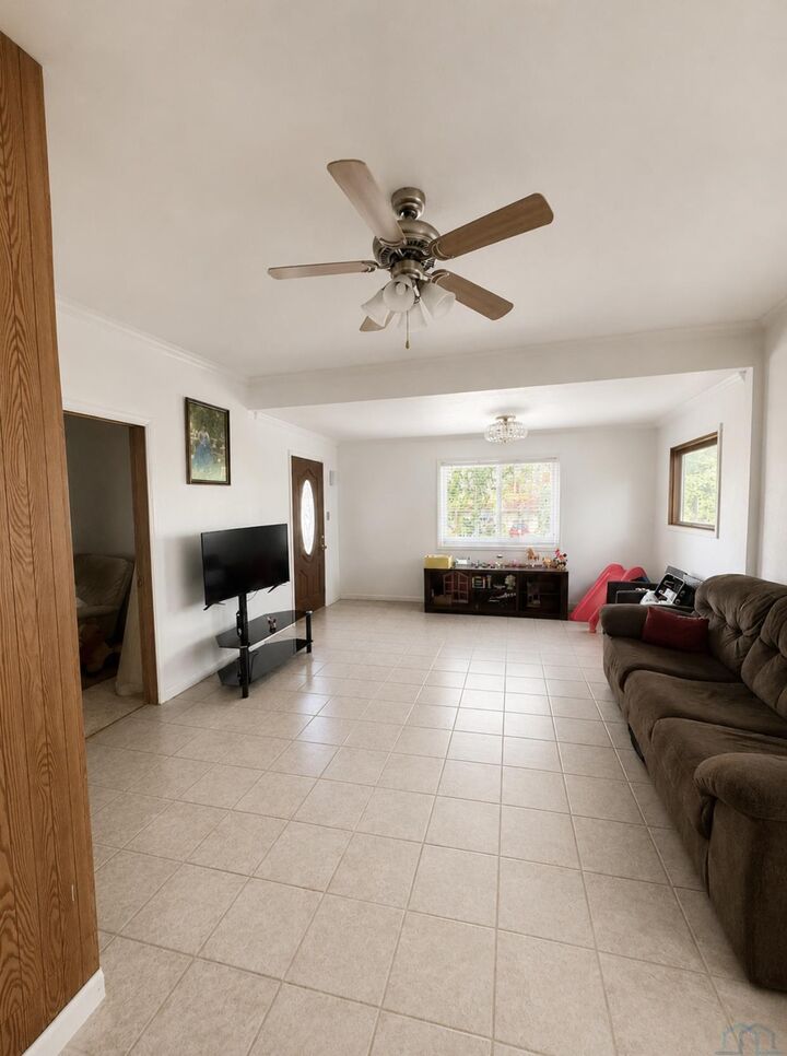 Property Photo: 1905 Douglas St IA 51104