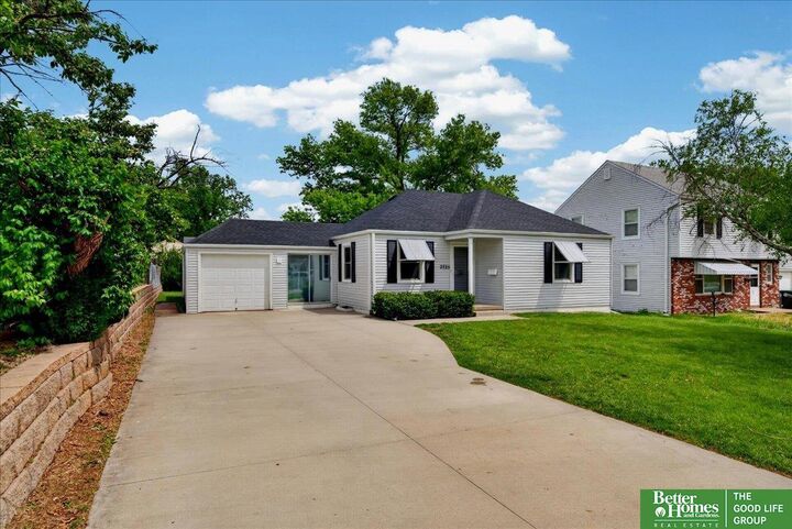 Property Photo:  2725 S 42 Street  NE 68105 