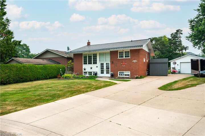Property Photo: 26 Baker Court ON L9W 5L6