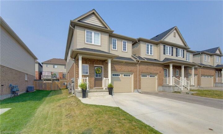 Property Photo: 539 Rivertrail Avenue ON N2A 0K1