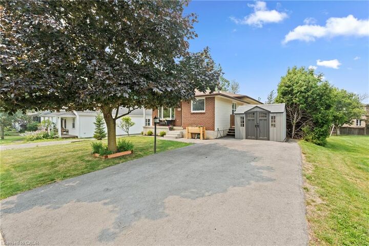 187 Dufferin Street — photo 1