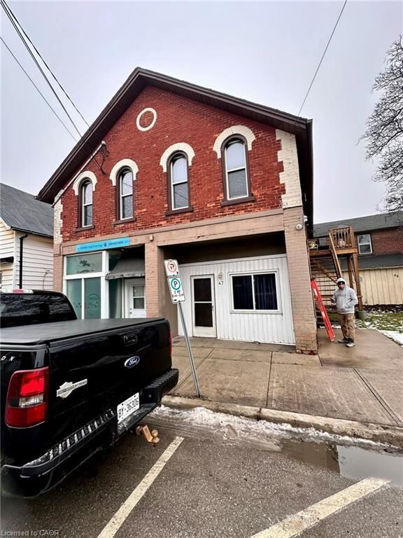 49 King Street W — photo 1