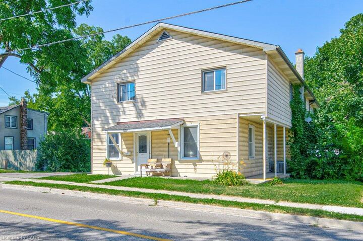 Property Photo: 819 Duke Street ON N3H 3T8