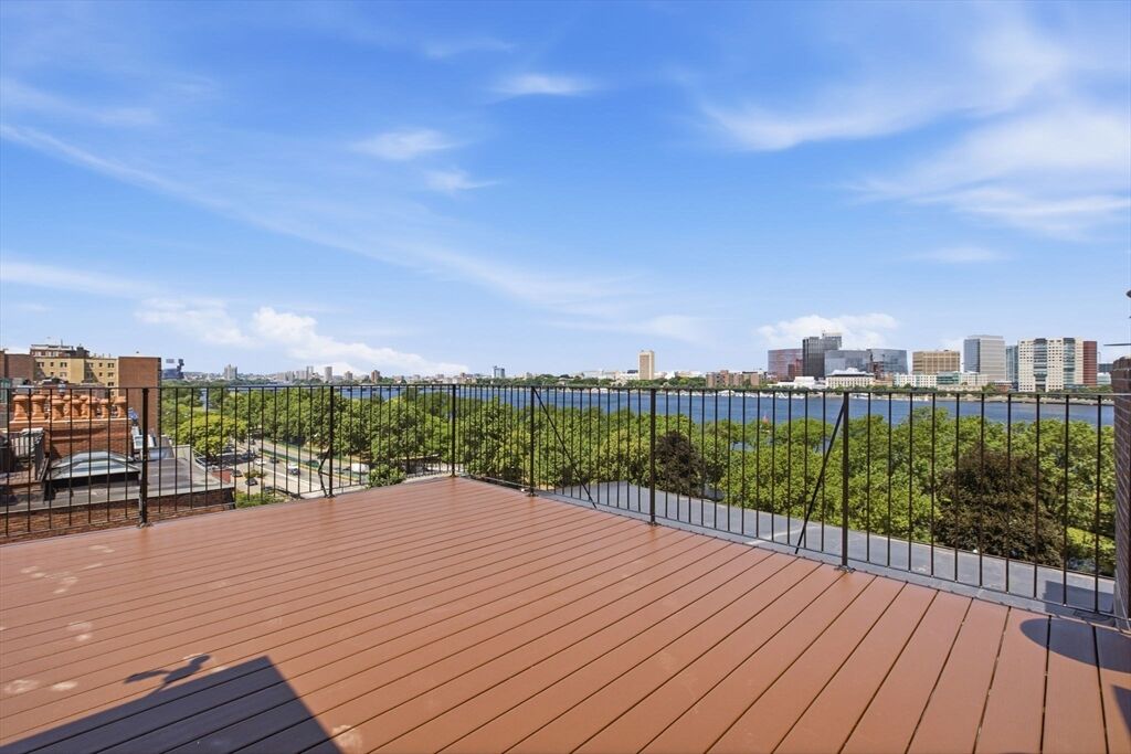 Property Photo: 190 Beacon St 7 MA 02116