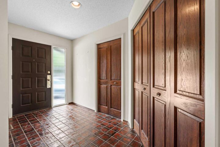 Property Photo:  1901 Varsity Estates Drive NW 1  AB T3B 4T7 