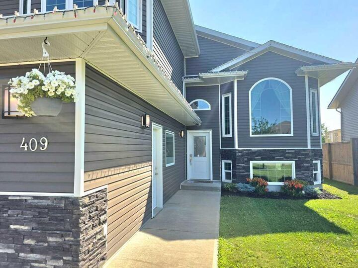 Property Photo: 409 13 Street SE AB T0G 2A3