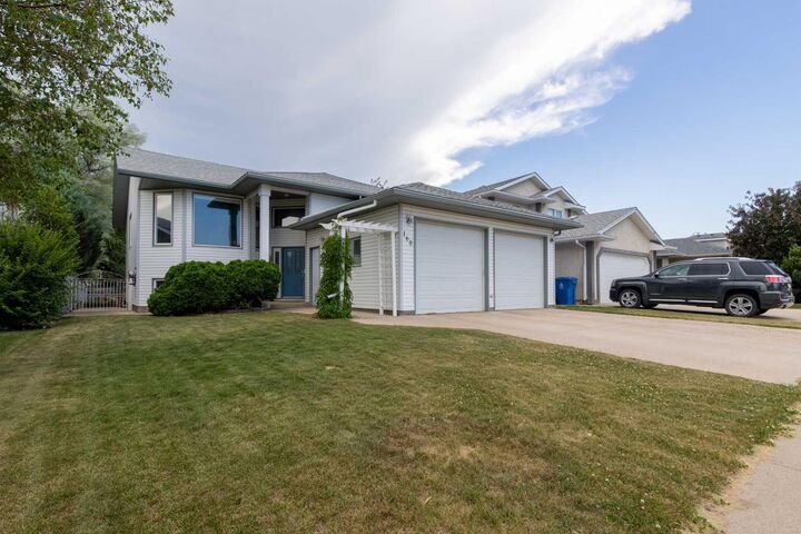 Property Photo:  160 Heritage Boulevard W  AB T1K 6X1 