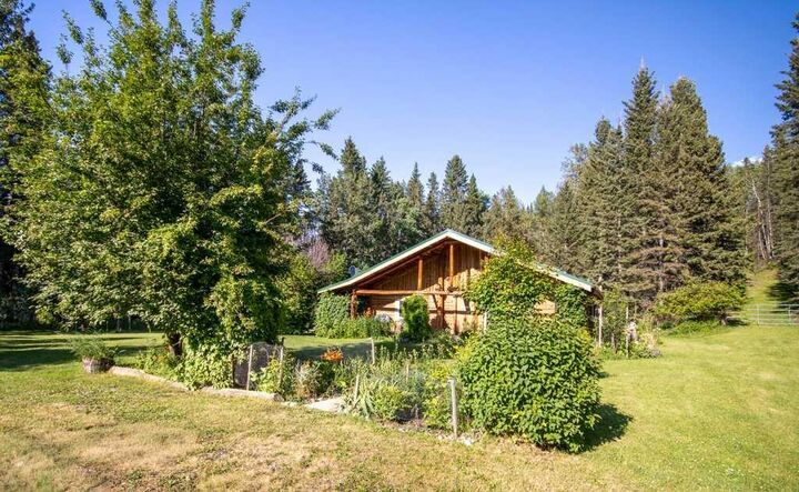 Property Photo: 32479 Highway 760 E 12 AB T0M 1X0