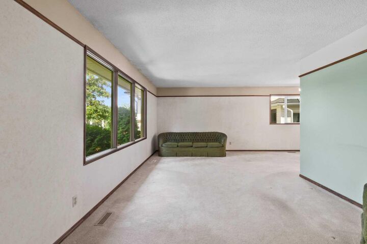 Property Photo:  6832 Huntchester Road NE  AB T2K 5E6 