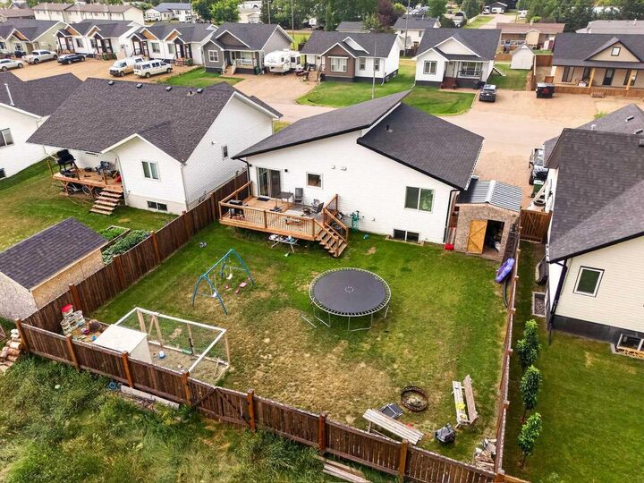 Property Photo:  10502 105 Ave  AB T0H 2H0 