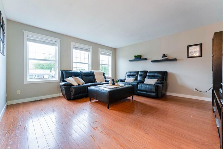 Property Photo: 685 3 Avenue W AB T0J 0Y2