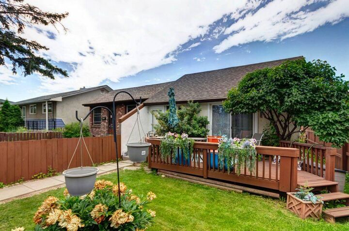 Property Photo: 2009 41 Street SE AB T2B 1C5