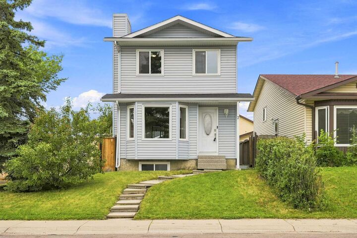 7 Falshire Close NE — photo 1