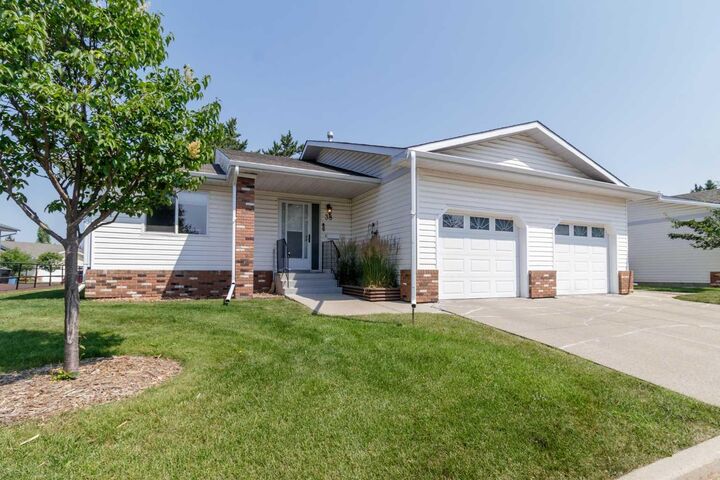 Property Photo:  2821 Botterill Crescent 38  AB T4R 2E5 