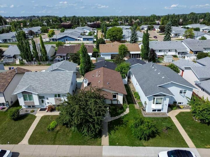 Property Photo: 56 Elder Street AB T4R 2C6