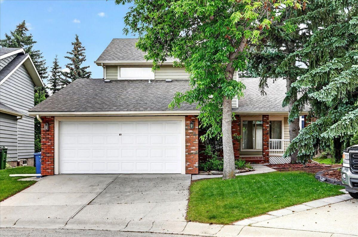 Property Photo: 212 Stravanan Bay SW AB T3H 1H4