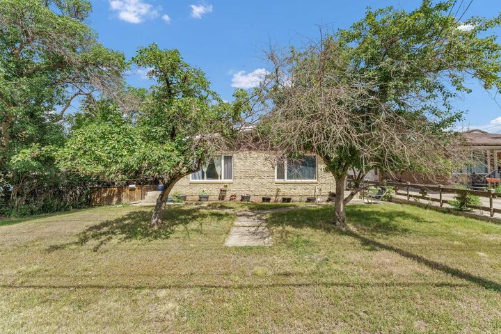 Property Photo:  662/664 1 Street SW  AB T1A 3Z4 