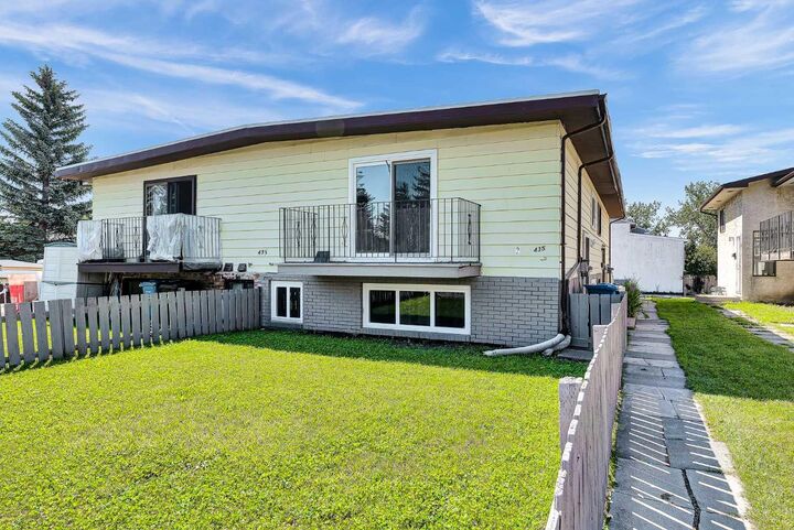 Property Photo:  435 Pinehill Road NE 2  AB T1Y 2W6 