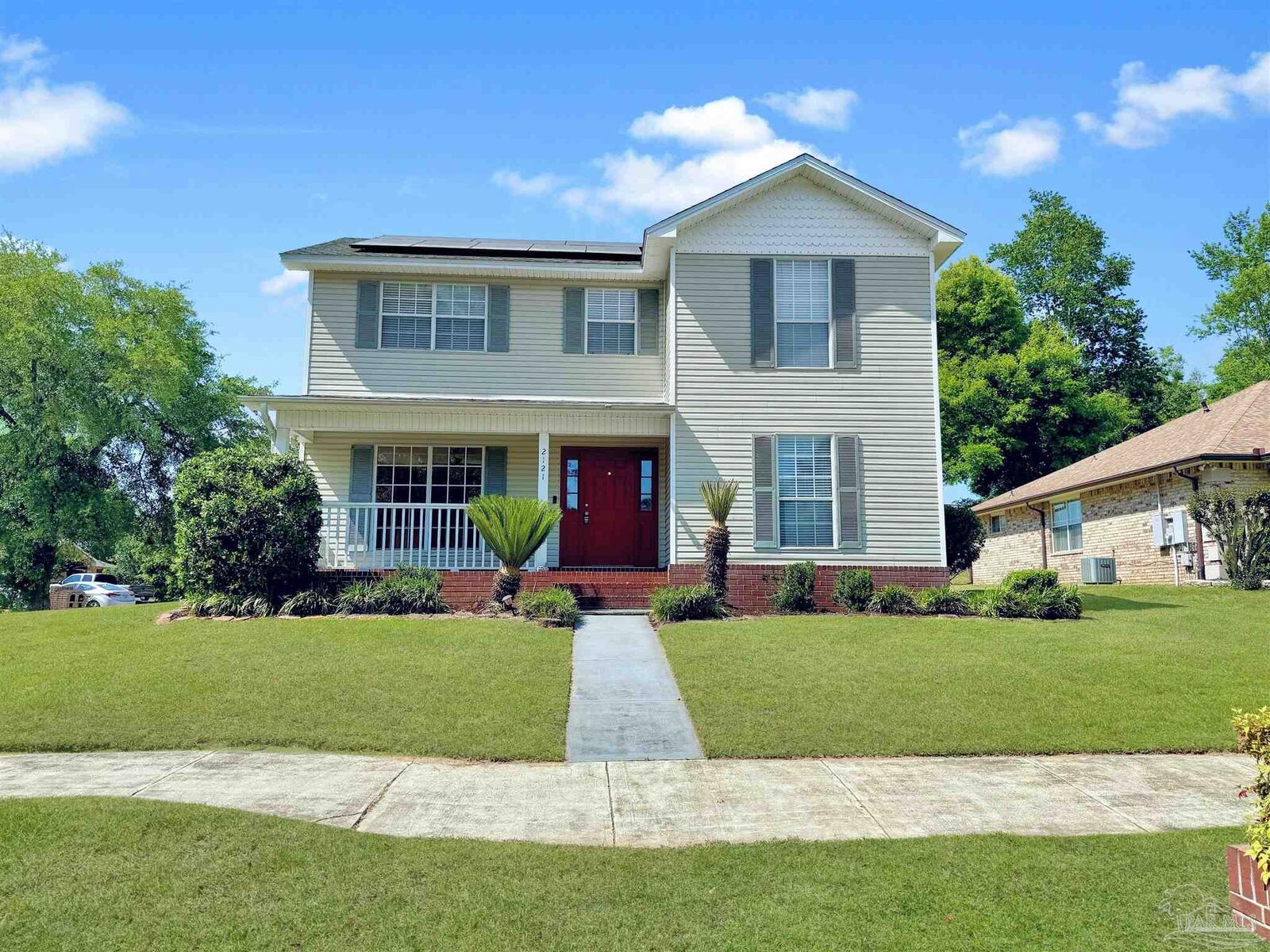 Property Photo: 2121 Pin High Dr FL 32526