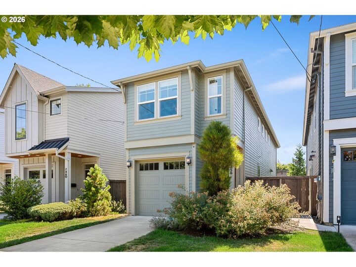 Property Photo:  7456 N Stockton Ave  OR 97203 