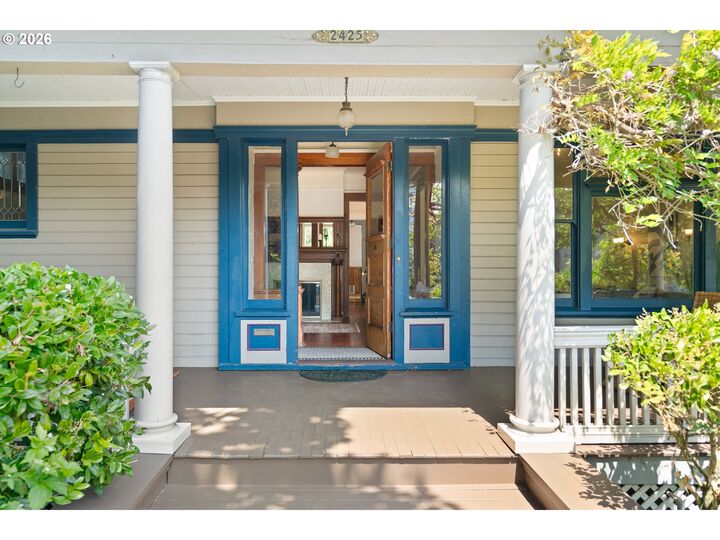 Property Photo: 2425 NW Johnson St OR 97210