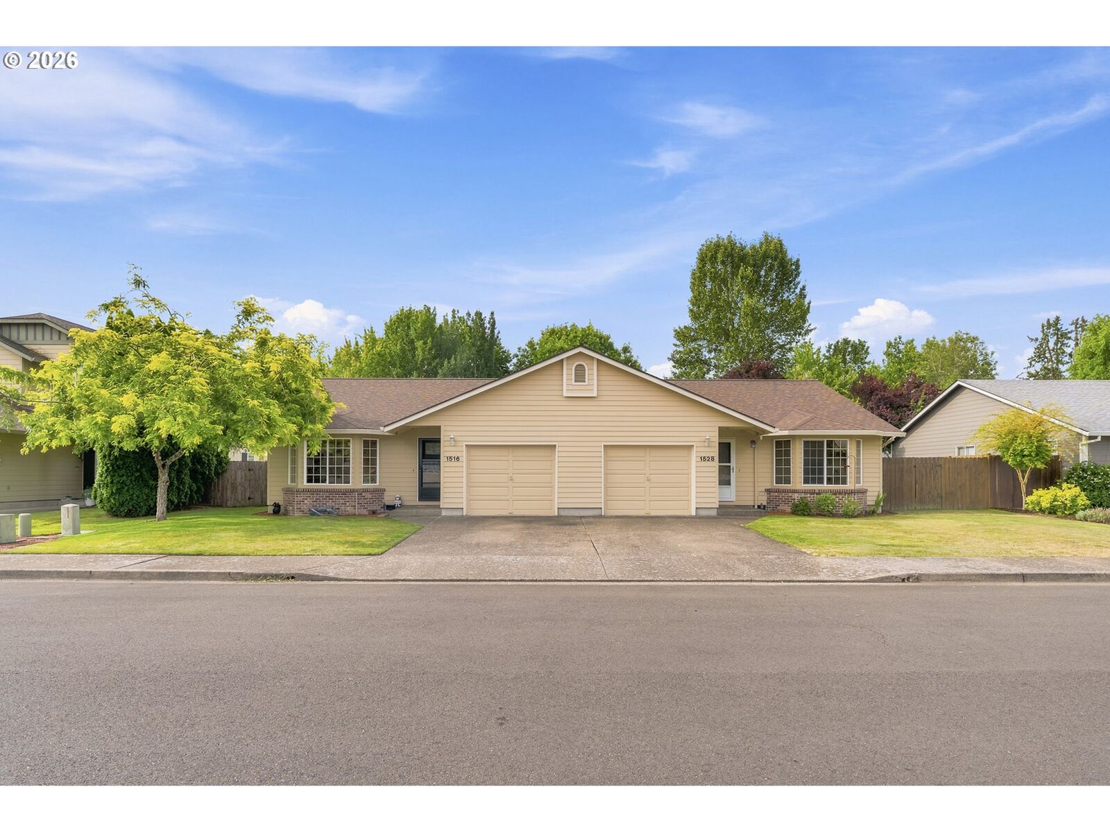 Property Photo: 1528 SW Harbor Dr OR 97128