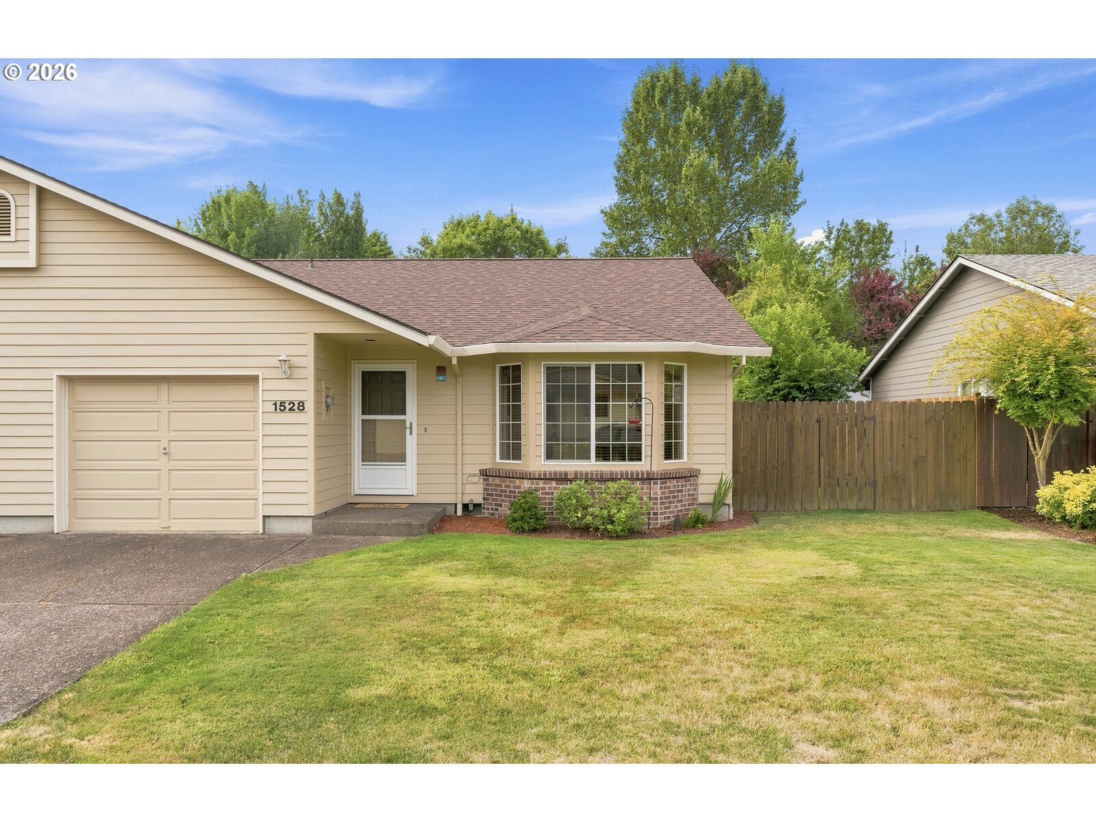 Property Photo:  1528 SW Harbor Dr  OR 97128 