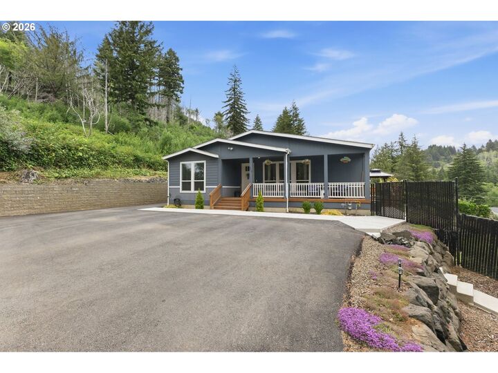 Property Photo: 623 N Overlook Loop OR 97368