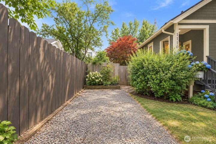 Property Photo:  1110 NW 70th Street  WA 98117 
